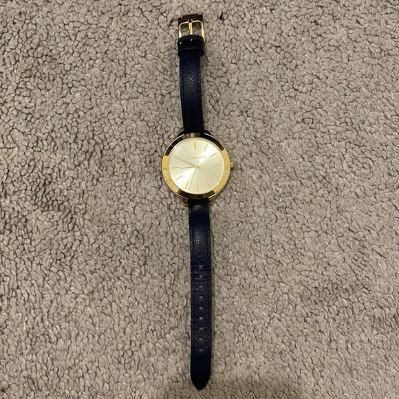 Micheal Kors Mid-Size Runway Gold-Tone Dial Blue Leather Ladies Watch - Picture 2 of 4